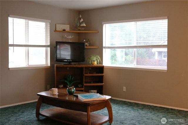 137 Spruce Loop SW, Ocean Shores, WA 98569