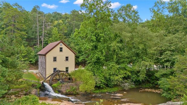 175 Herring Drive, Hoschton, GA 30548