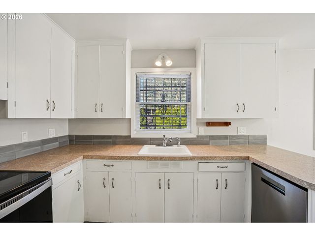 10985 Se HOLGATE Blvd, Portland, OR 97266