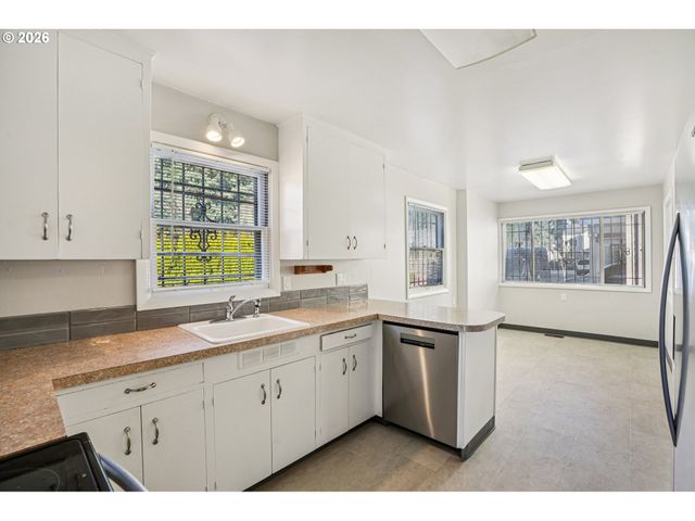 10985 Se HOLGATE Blvd, Portland, OR 97266