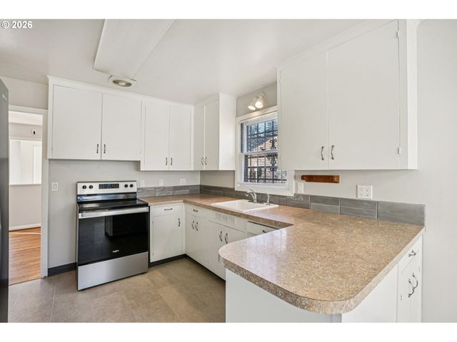 10985 Se HOLGATE Blvd, Portland, OR 97266
