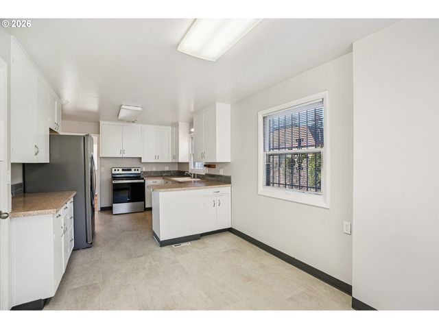 10985 Se HOLGATE Blvd, Portland, OR 97266