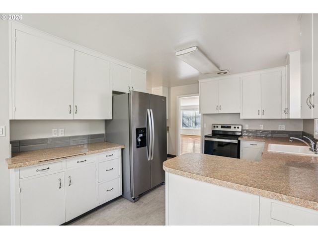 10985 Se HOLGATE Blvd, Portland, OR 97266
