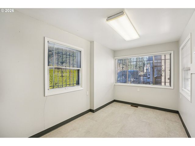 10985 Se HOLGATE Blvd, Portland, OR 97266