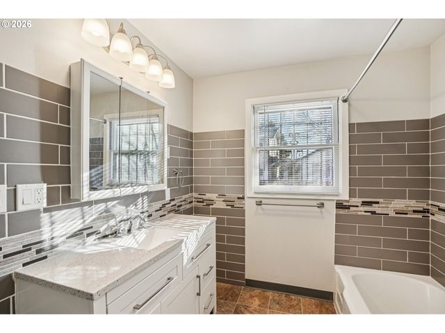 10985 Se HOLGATE Blvd, Portland, OR 97266