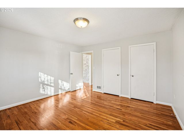 10985 Se HOLGATE Blvd, Portland, OR 97266