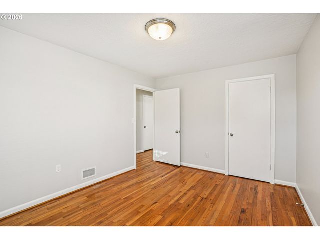 10985 Se HOLGATE Blvd, Portland, OR 97266