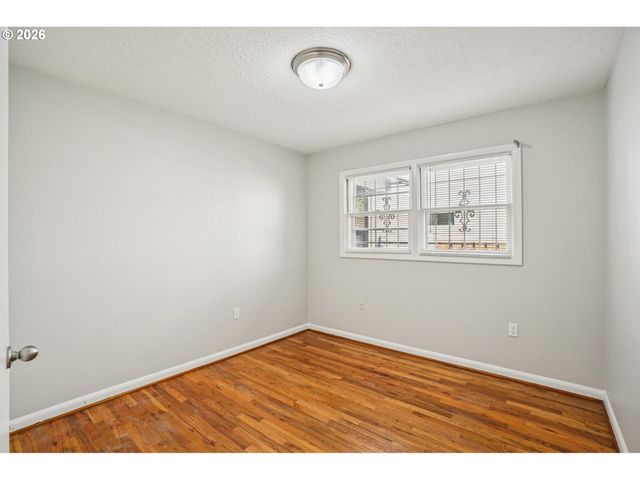 10985 Se HOLGATE Blvd, Portland, OR 97266
