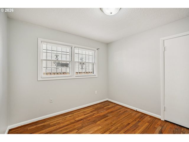 10985 Se HOLGATE Blvd, Portland, OR 97266