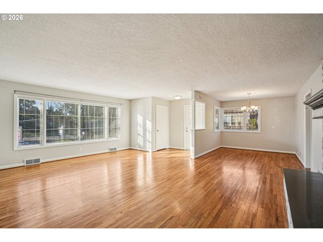 10985 Se HOLGATE Blvd, Portland, OR 97266