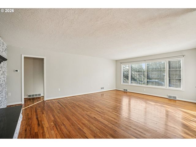 10985 Se HOLGATE Blvd, Portland, OR 97266