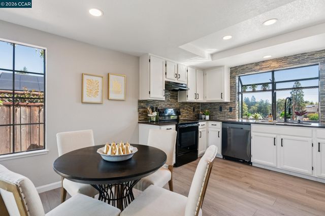 2554 Holly View Ct, Martinez, CA 94553