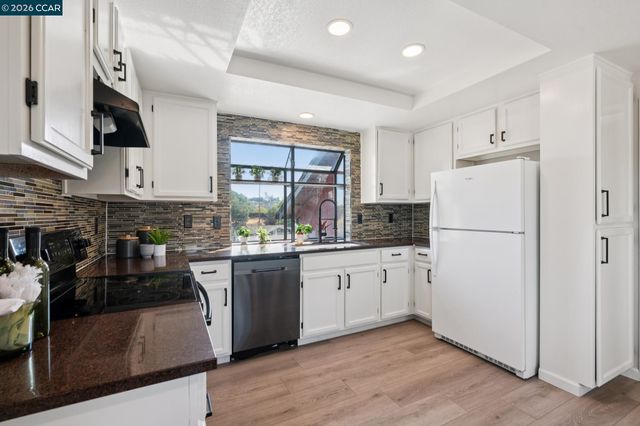 2554 Holly View Ct, Martinez, CA 94553