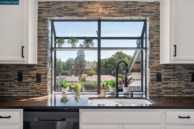 2554 Holly View Ct, Martinez, CA 94553