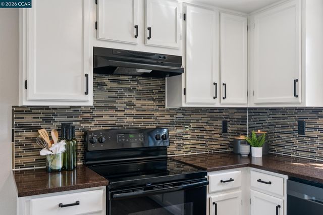 2554 Holly View Ct, Martinez, CA 94553