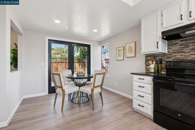 2554 Holly View Ct, Martinez, CA 94553