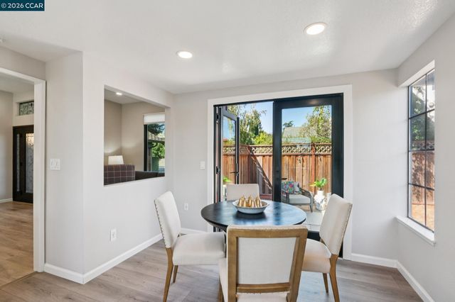 2554 Holly View Ct, Martinez, CA 94553