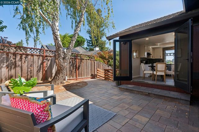 2554 Holly View Ct, Martinez, CA 94553