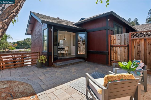 2554 Holly View Ct, Martinez, CA 94553