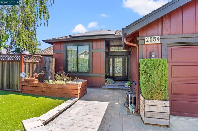 2554 Holly View Ct, Martinez, CA 94553