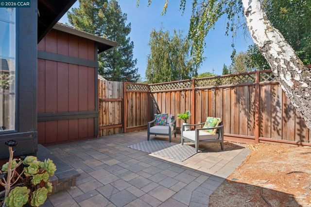 2554 Holly View Ct, Martinez, CA 94553