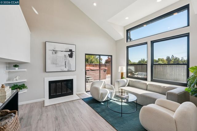 2554 Holly View Ct, Martinez, CA 94553