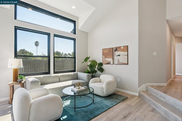 2554 Holly View Ct, Martinez, CA 94553