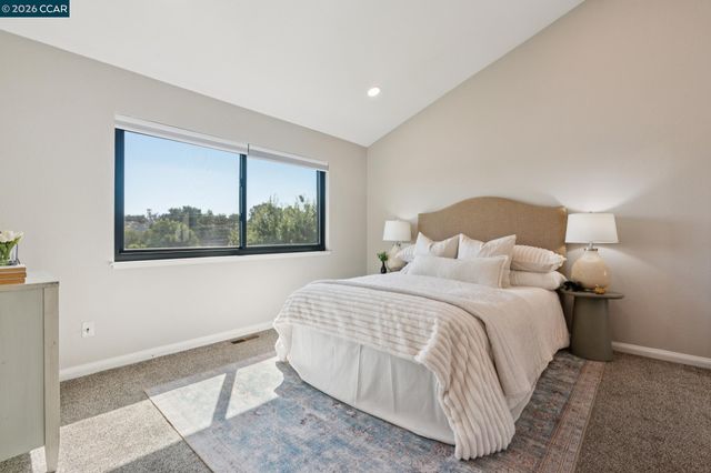 2554 Holly View Ct, Martinez, CA 94553