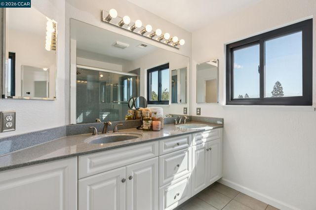 2554 Holly View Ct, Martinez, CA 94553