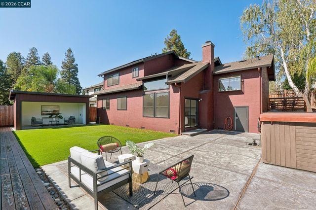 2554 Holly View Ct, Martinez, CA 94553