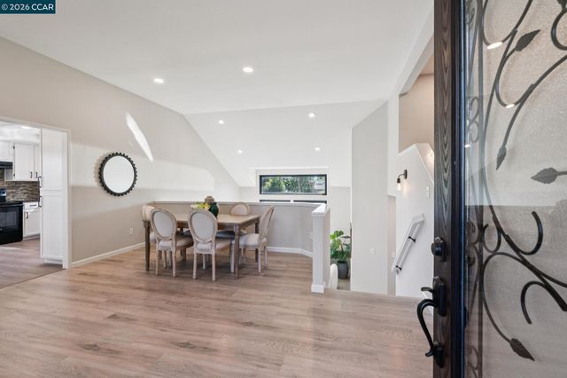 2554 Holly View Ct, Martinez, CA 94553