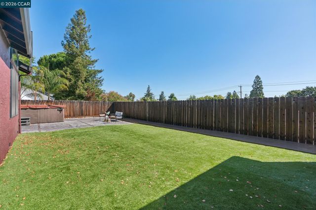 2554 Holly View Ct, Martinez, CA 94553