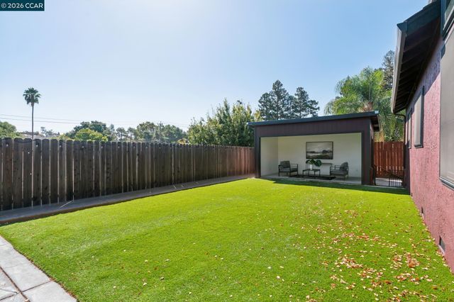 2554 Holly View Ct, Martinez, CA 94553