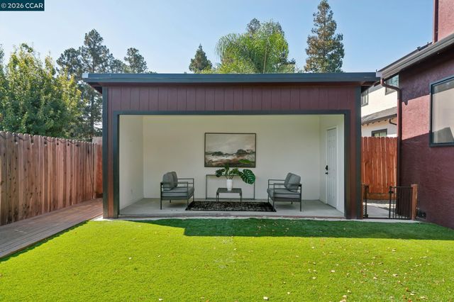 2554 Holly View Ct, Martinez, CA 94553
