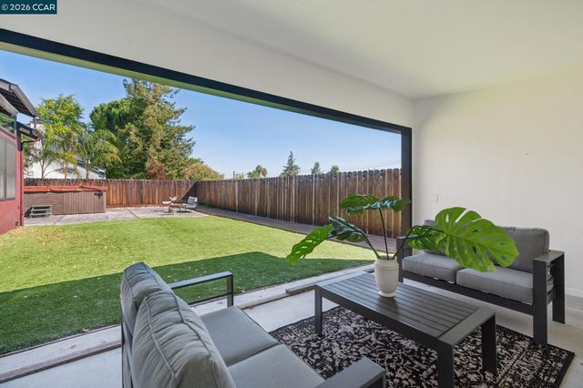 2554 Holly View Ct, Martinez, CA 94553
