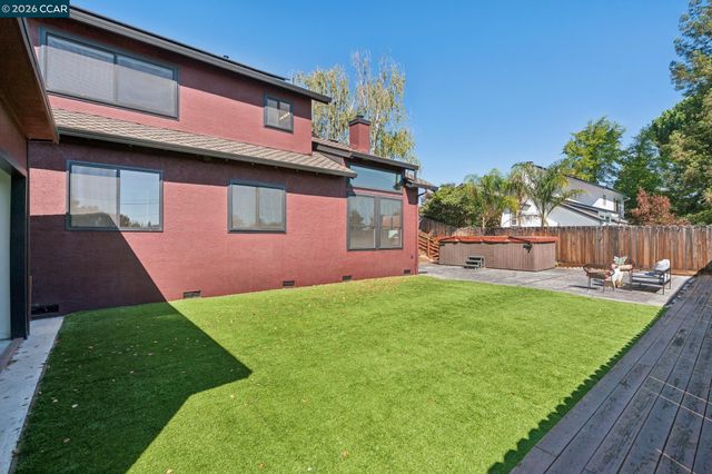 2554 Holly View Ct, Martinez, CA 94553