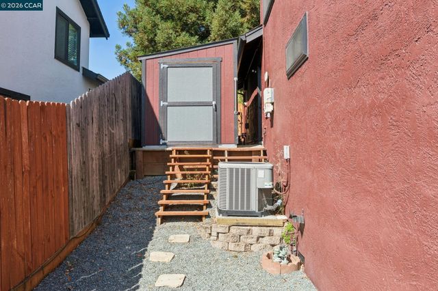 2554 Holly View Ct, Martinez, CA 94553