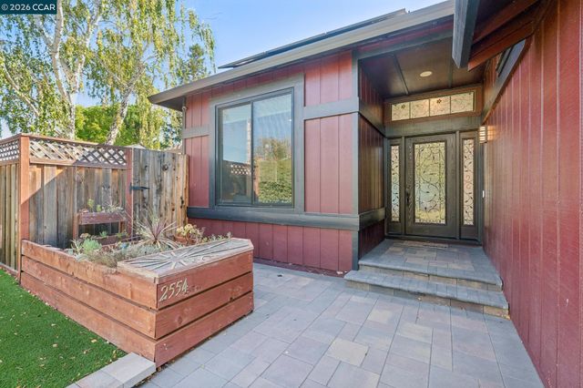 2554 Holly View Ct, Martinez, CA 94553