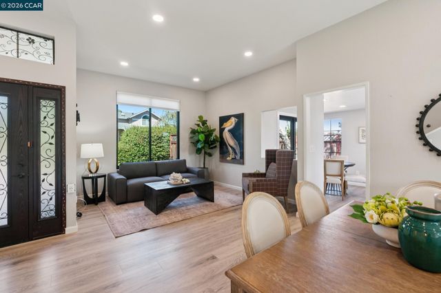 2554 Holly View Ct, Martinez, CA 94553