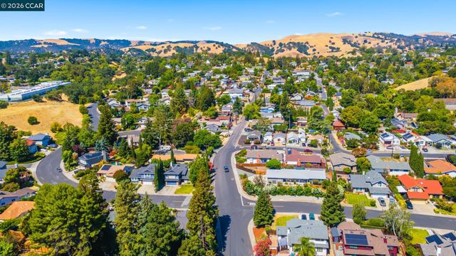 2554 Holly View Ct, Martinez, CA 94553