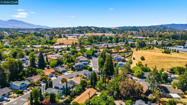 2554 Holly View Ct, Martinez, CA 94553