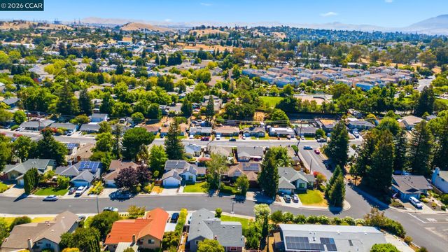 2554 Holly View Ct, Martinez, CA 94553