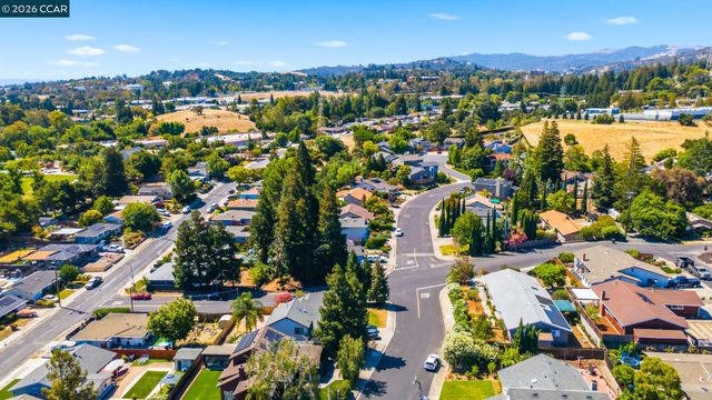 2554 Holly View Ct, Martinez, CA 94553