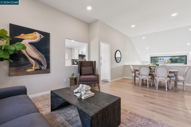 2554 Holly View Ct, Martinez, CA 94553
