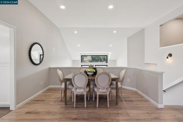 2554 Holly View Ct, Martinez, CA 94553
