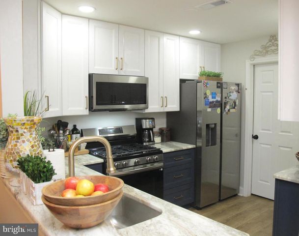 91 CENTER LN, Mount Laurel, NJ 08054