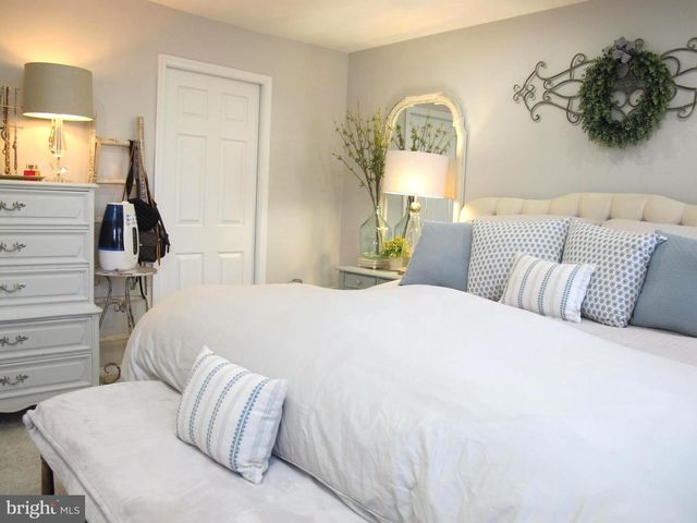 91 CENTER LN, Mount Laurel, NJ 08054