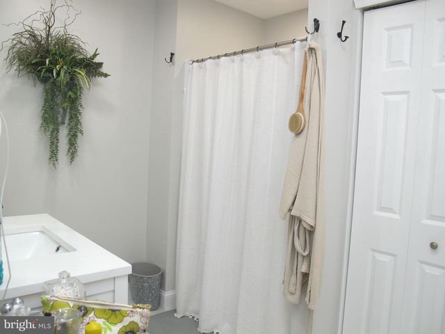 91 CENTER LN, Mount Laurel, NJ 08054