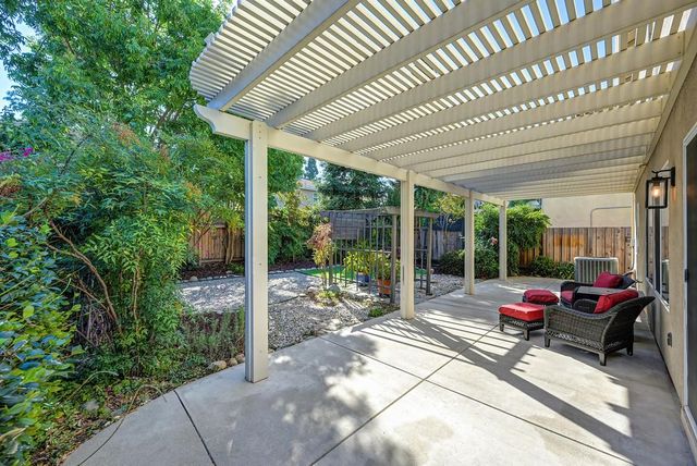 2343 Playa Way, Gold River, CA 95670