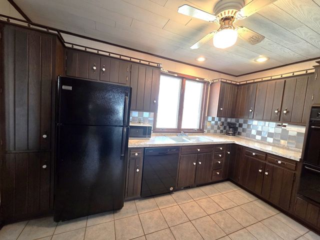 67833 Lake Trail Road, Lakeville, IN 46536